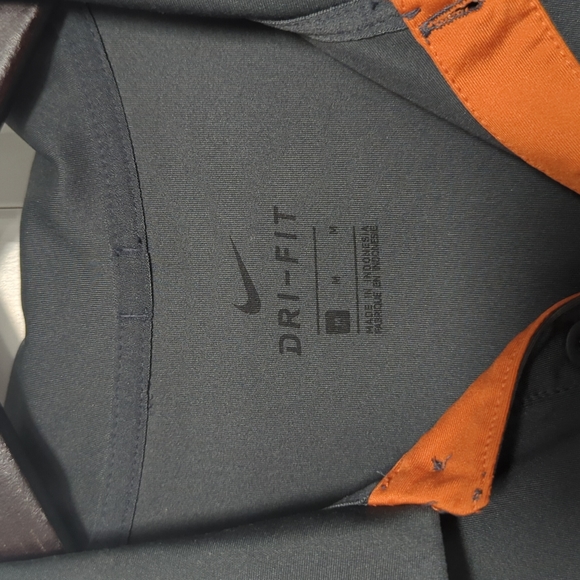 Nike Shirt - Picture 2 of 6